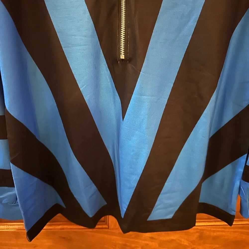 Blue and Black Zipper zip upV-Neck Women's sweater top! Size large! - Picture 4 of 6